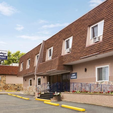 Travelodge By Wyndham Kenora Bagian luar foto