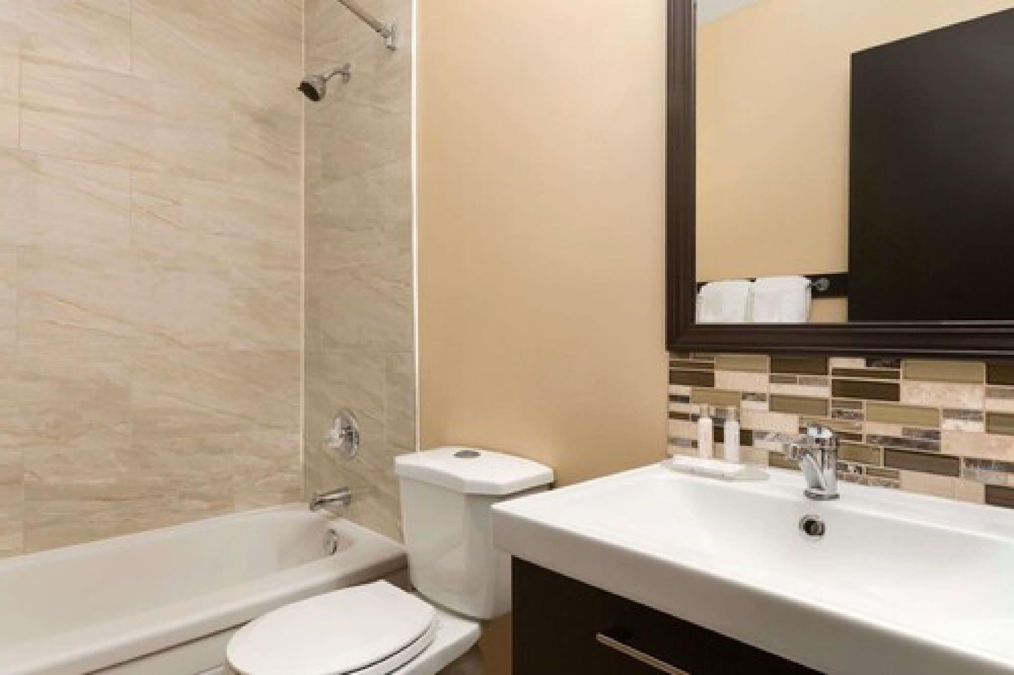 Travelodge By Wyndham Kenora Bagian luar foto