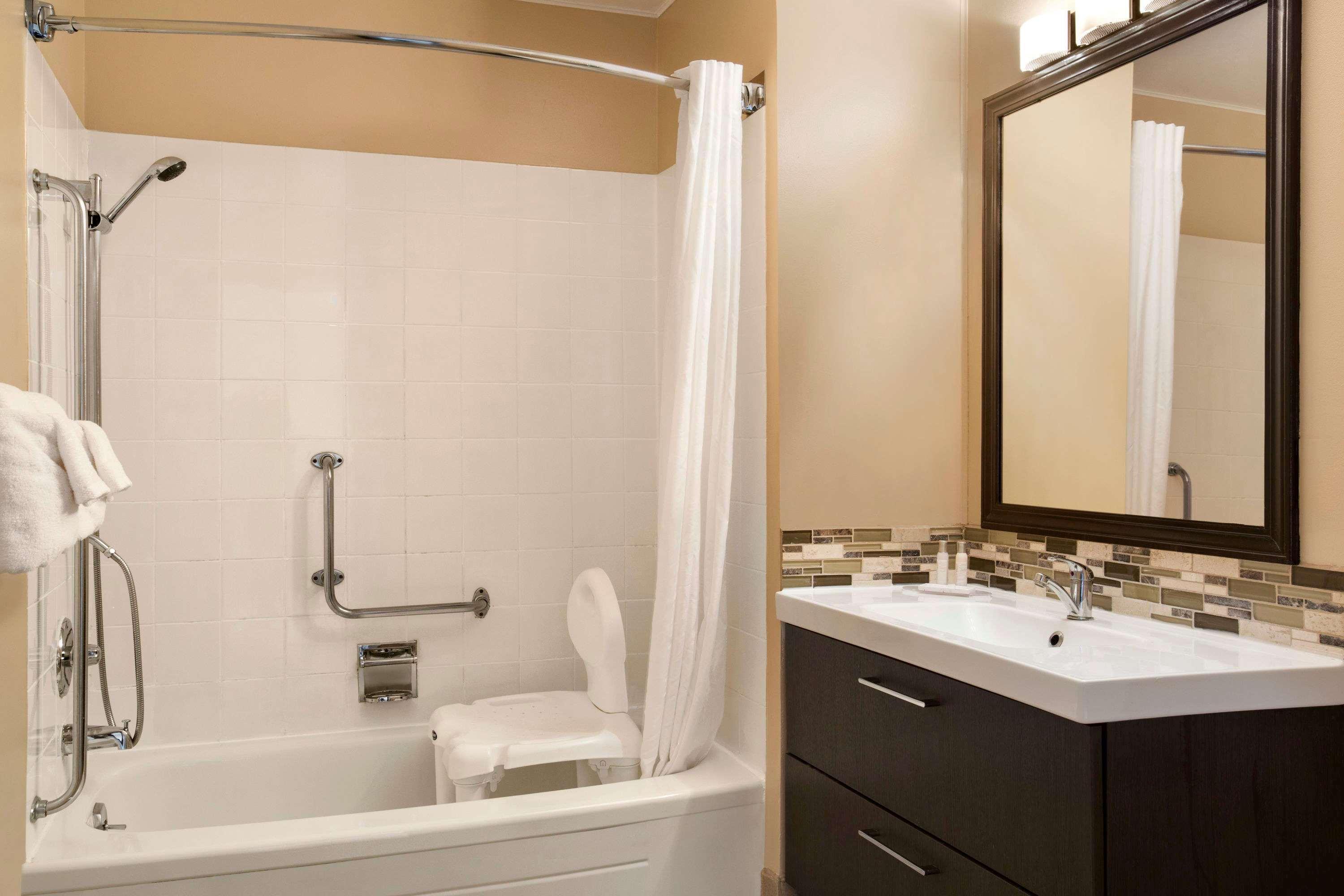 Travelodge By Wyndham Kenora Bagian luar foto