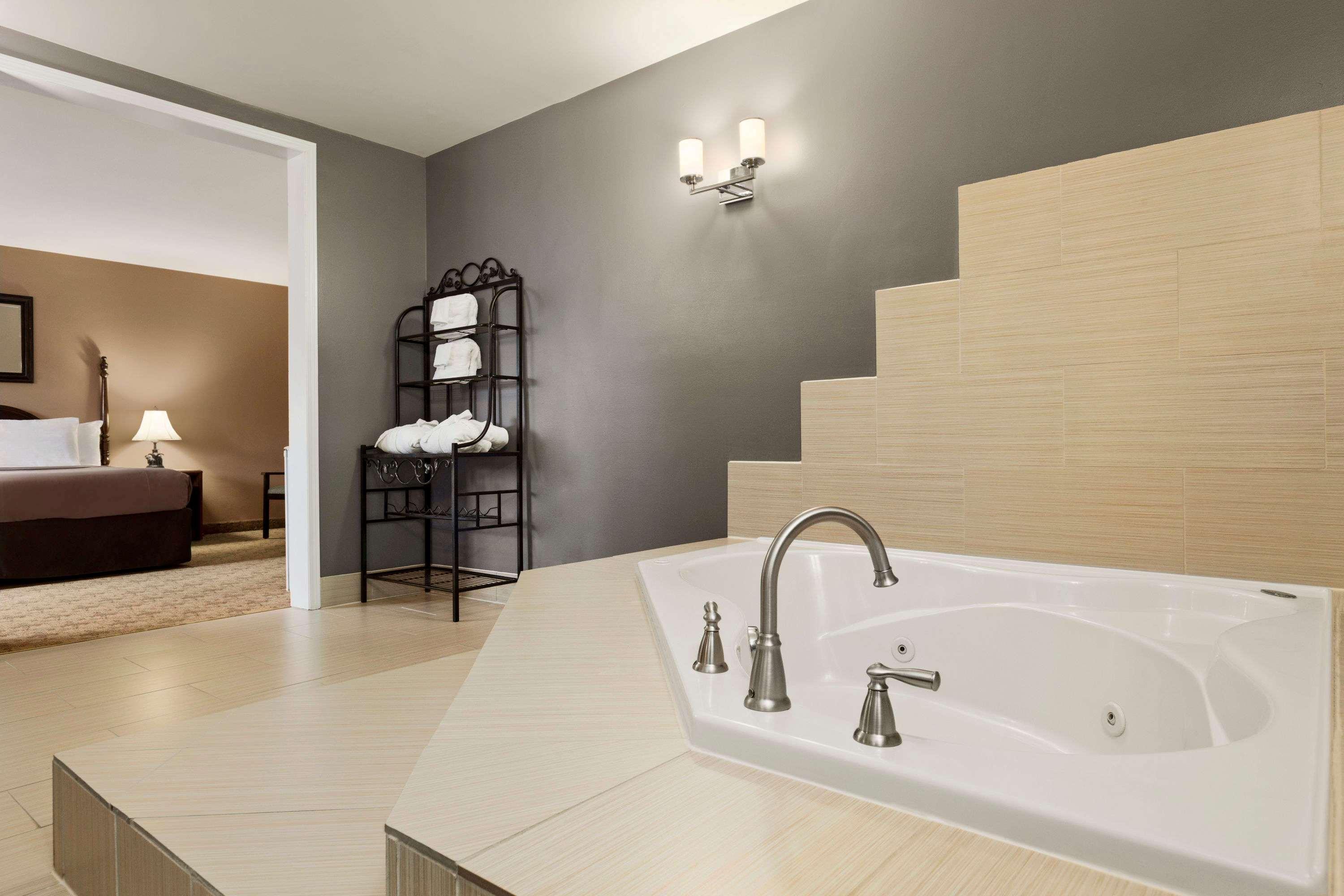 Travelodge By Wyndham Kenora Bagian luar foto