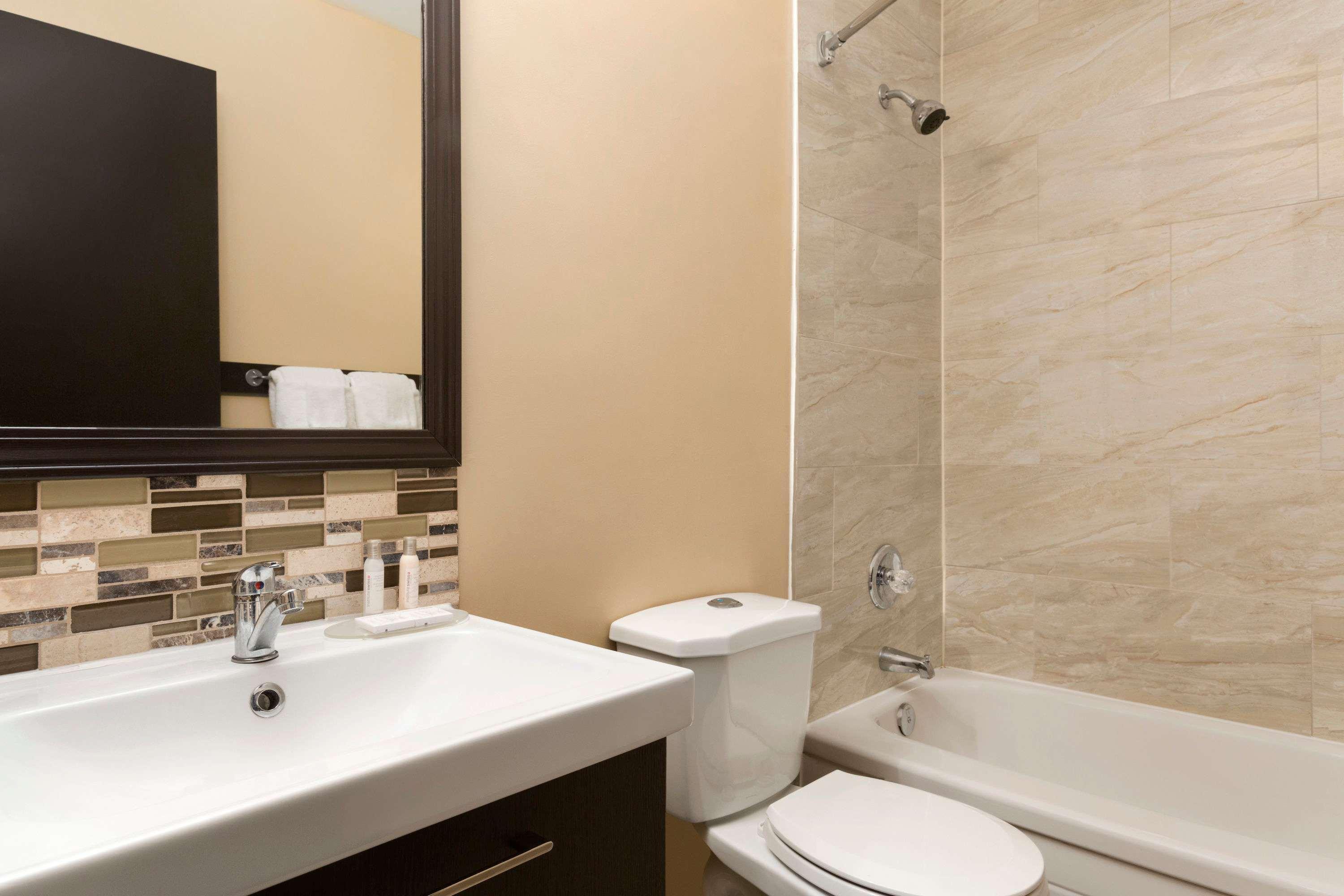 Travelodge By Wyndham Kenora Bagian luar foto